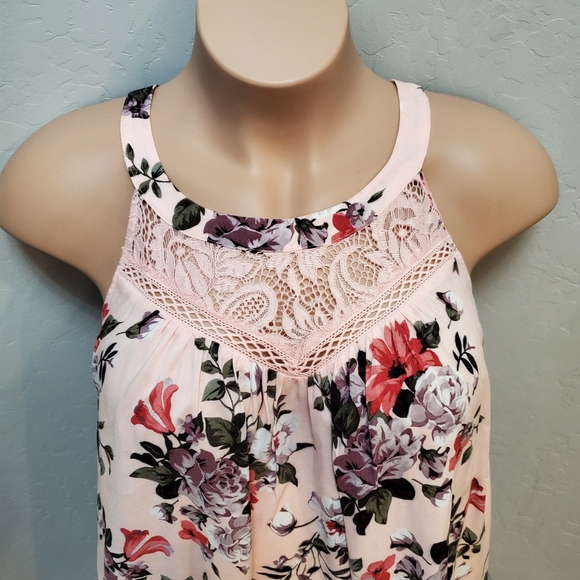 Torrid Tank - Picture 2 of 8